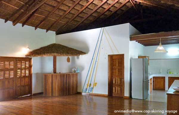Location bungalow tout confort au bord de l'océan maison avec piscine en bordure de mer à cap skirring sud du sénégal