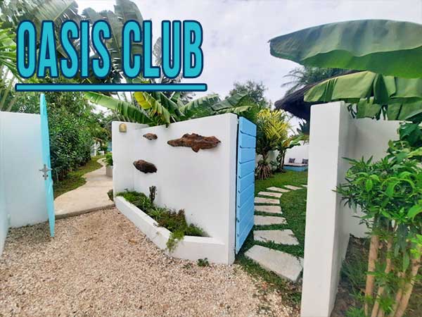 Chaque maison est indépendante avec son entrée personnelle et accès au jardin et la piscine.