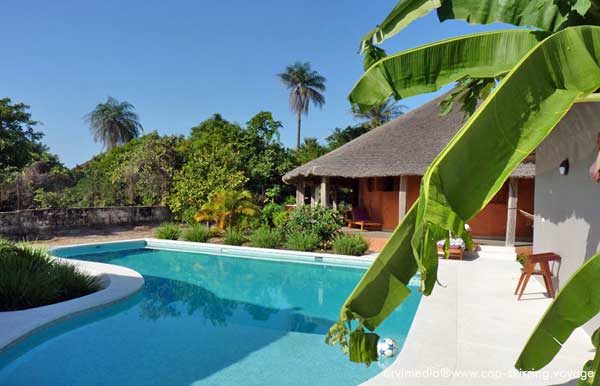 Location bungalow tout confort au bord de l'océan en bordure de mer à cap skirring sud du sénégal