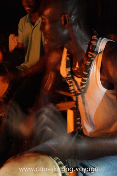photo guy degoutte pour arvimedia sénégal babacar lo percussionniste sénégalais joueur de djembé