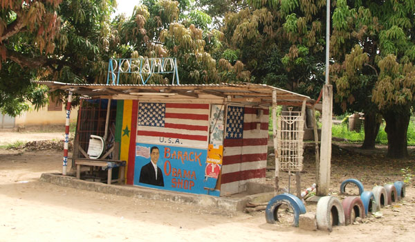Petit commerce Barack Obama Shop humour typique du Sénégal sur la route de Oussouye ville de Casamance sur la route de Ziguinchor