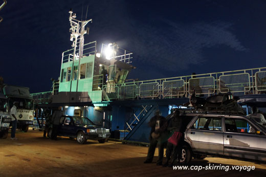 prendre le bac de Gambie pour traverser le fleuve