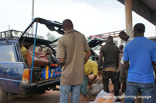 voyage en taxi  7 places pour rejoindre le Cap Skirring en passant par gare routière de Ziguinchor