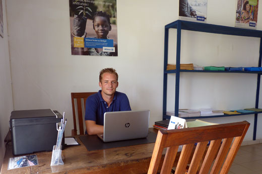 Igor Prouvost assureur Allianz Sénégal protection contre tous les problèmes de la vie quotidienne incendie, maladie, rapatriement, auto, moto