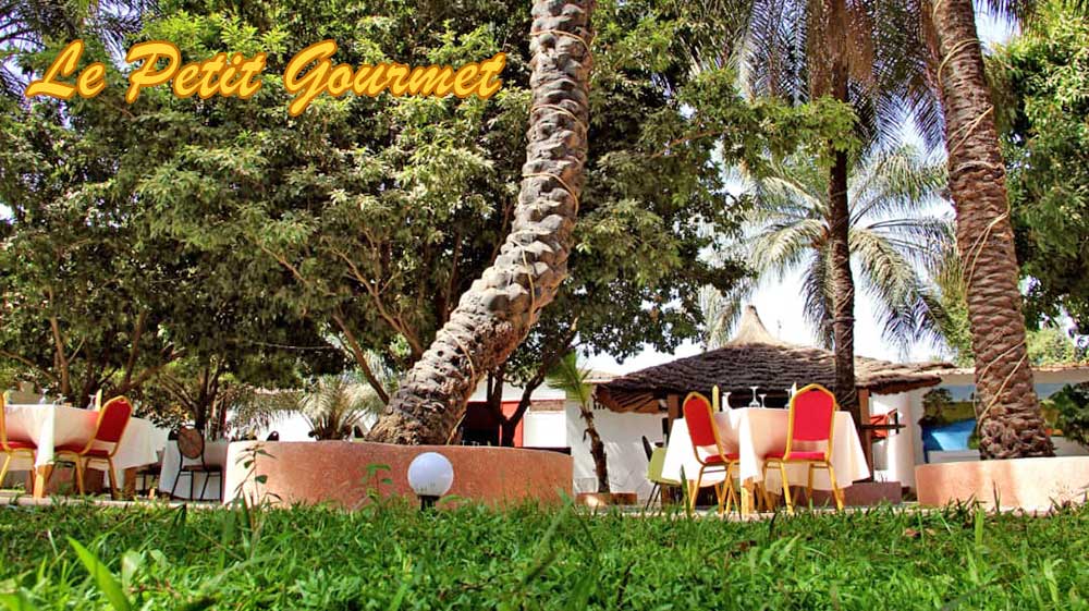 Le Petit Gourmet Terrasse intérieure restaurant le petit gourmet cuisine européenne et spécialités sénégalaises produits locaux