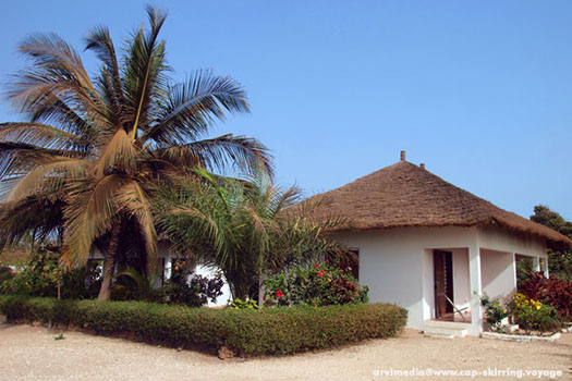 case indépendante dans campement à Cap Skirring