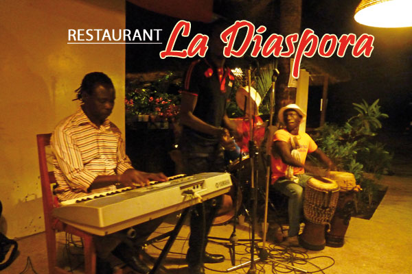 Le restaurant " La Diaspora" invite régulièrement des groupes de musique locaux notamment de Casamance idée de sortie à cap skirring